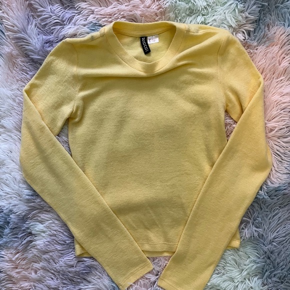 🥀 SOLD H&M Yellow Long Sleeve Top - Picture 4 of 4
